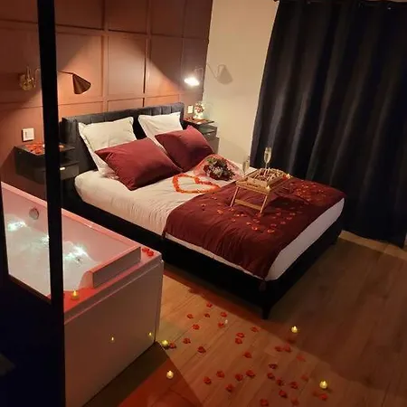 Nuit D'évasion Avec Baignoire Balnéo Et Jardin Avec Appartamento Tolone