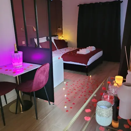 Nuit D'évasion Avec Baignoire Balnéo Et Jardin Avec Appartamento Tolone