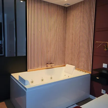 Nuit D'évasion Avec Baignoire Balnéo Et Jardin Avec Appartamento Tolone